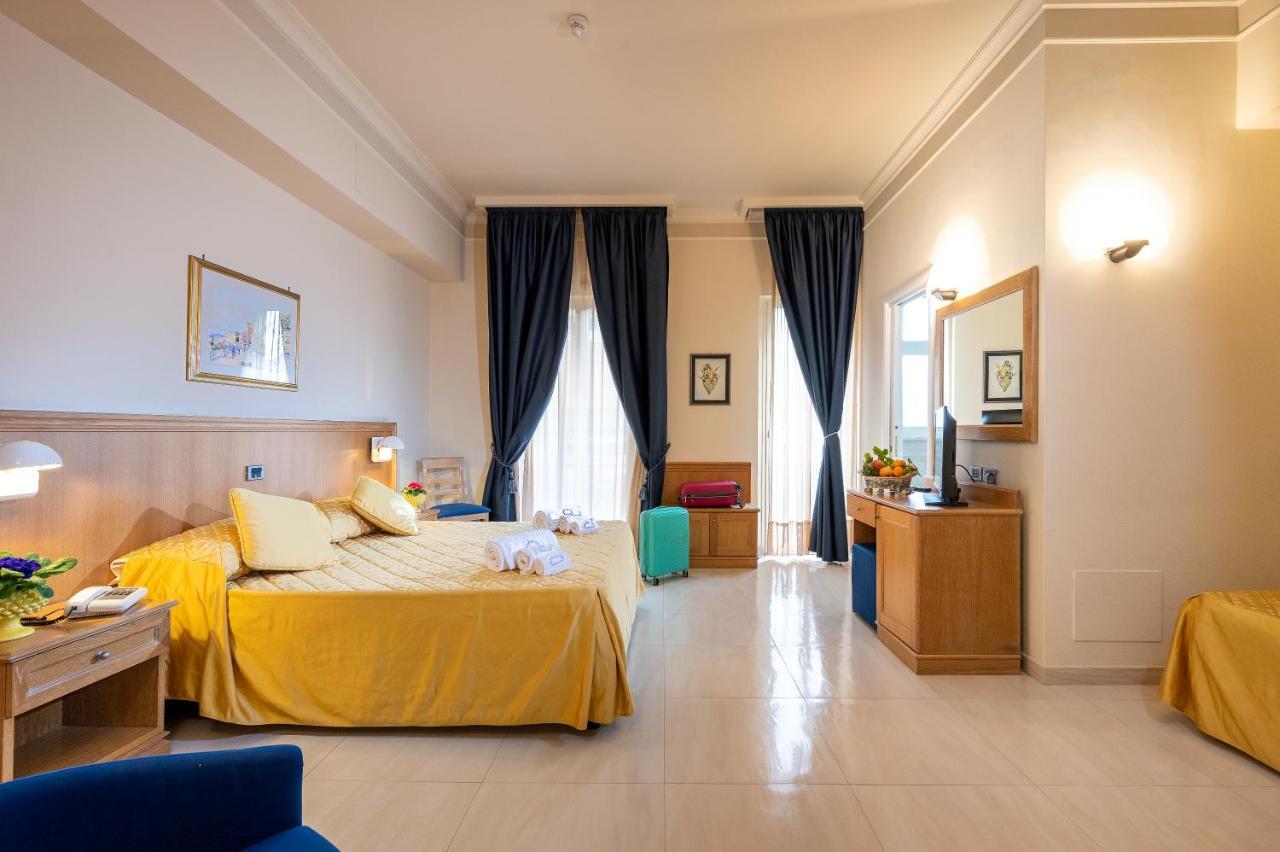 Hotel Sabbie D'Oro Giardini Naxos Dış mekan fotoğraf