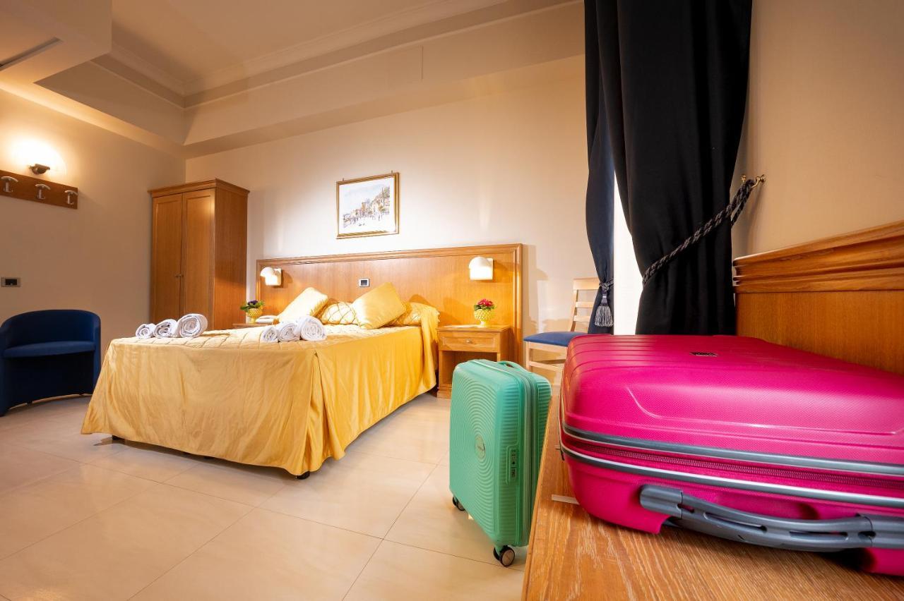 Hotel Sabbie D'Oro Giardini Naxos Dış mekan fotoğraf