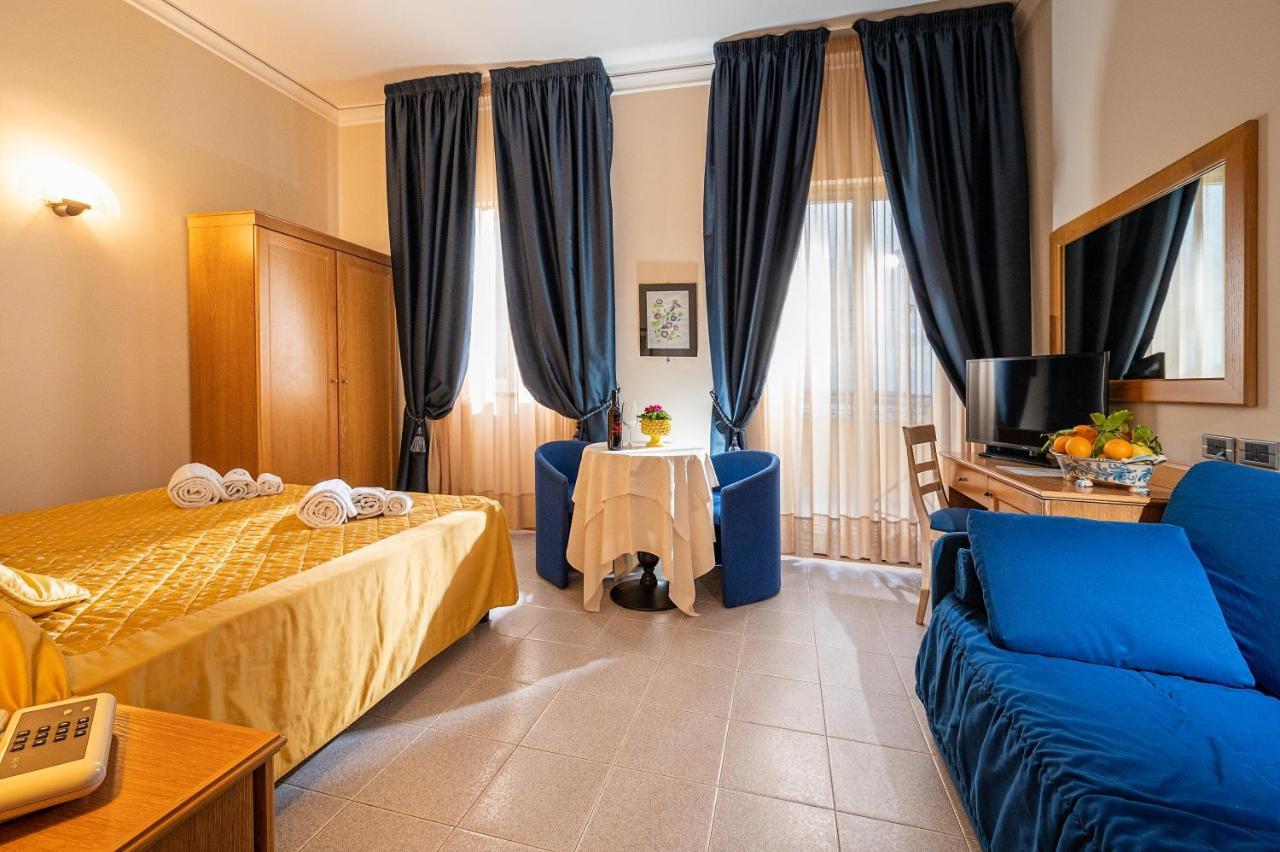 Hotel Sabbie D'Oro Giardini Naxos Dış mekan fotoğraf