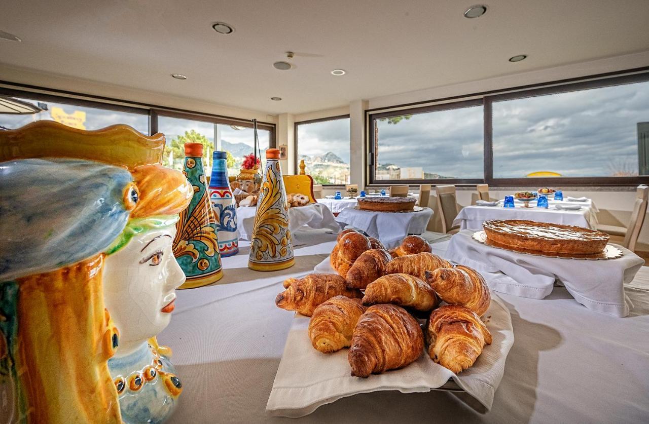 Hotel Sabbie D'Oro Giardini Naxos Dış mekan fotoğraf